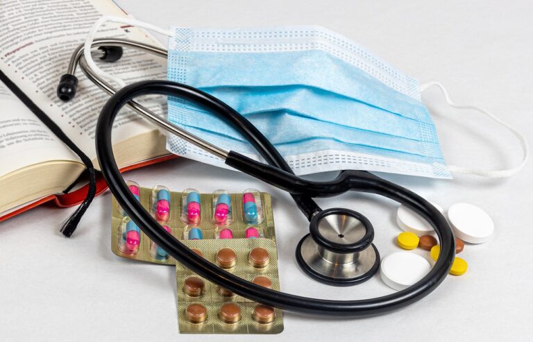 stethoscope, drugs, mouth guard-4926153.jpg